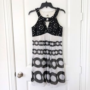 🔥FREE🔥 Sangria Black and White Halter Geometrical Dress Size 4